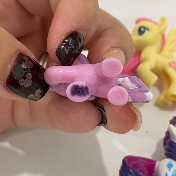 4 Preloved My Little Pony Figures - Picture 7 of 8